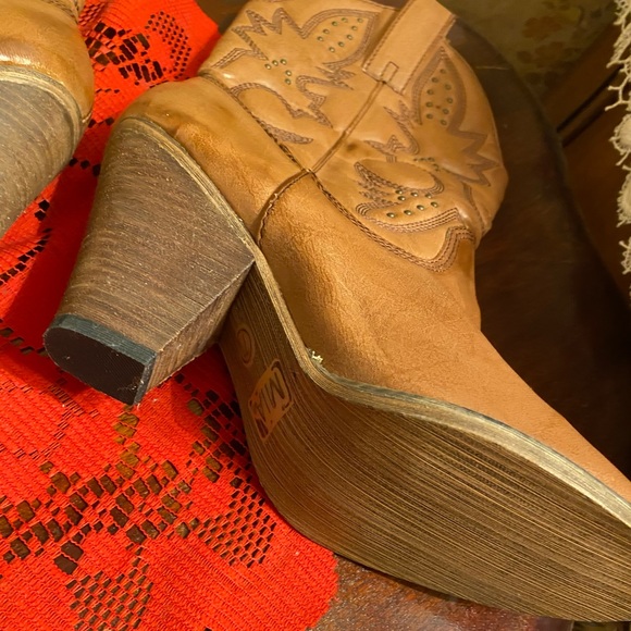 Mia short boots 👢 - Picture 2 of 3